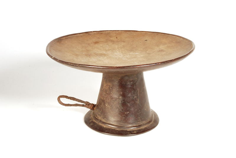 Circular priest's dish, with a thick cylindrical pedestal base with a thin, ridged root.
