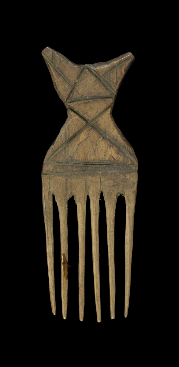  A comb carved from wood with six tapering and cylindrical prongs. With inward sloping shoulders and a flared terminal with a concave top.