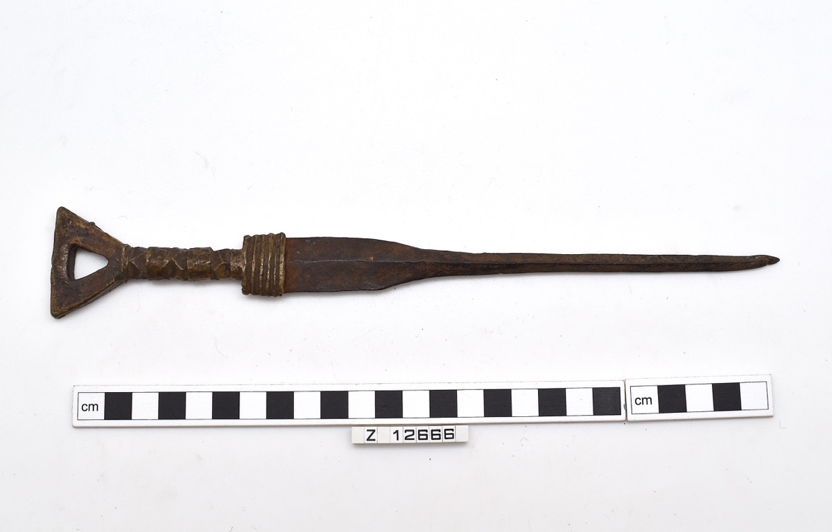 Dagger with iron blade, and a narrow tip.
