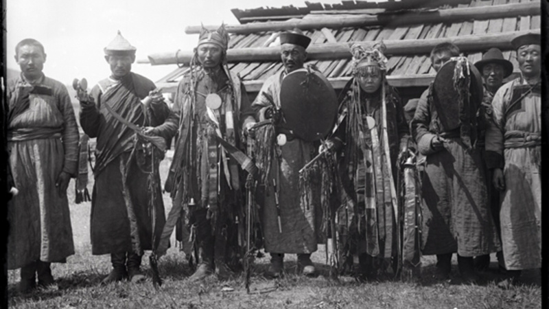 A black and white photo of “A shaman, a shamaness, and a Achinsk Lama with their helpers.”