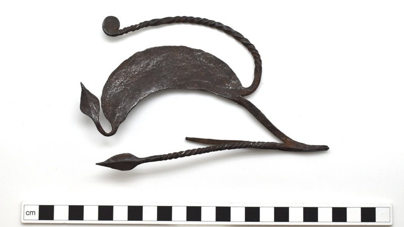  An iron hair ornament with an intricate floral design. 