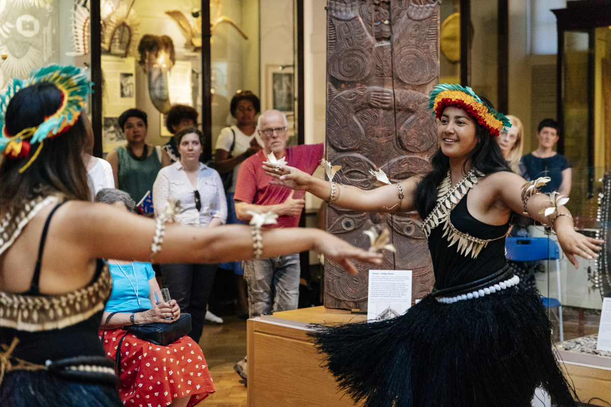  Kiribati Dancers Krista Dixon and Chloe Karea at the opening for the exhibition Pacific Currents