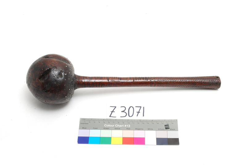 Dark brown club with a circular club end. Next to a colour indicator and a label reading 'Z 3071'.